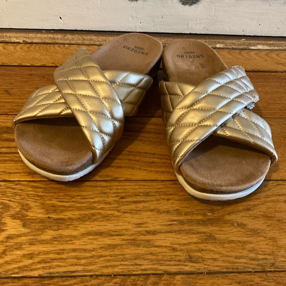 Earth origins gold metallic sandal